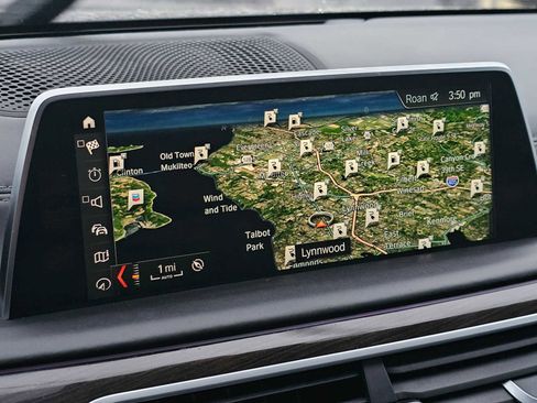 Used 2018 BMW 740e xDrive image 28