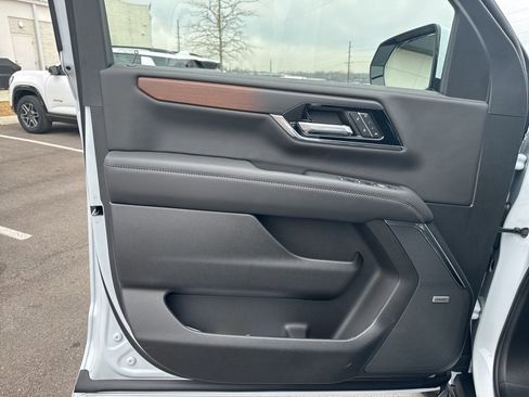 New 2026 GMC Yukon XL Denali image 11