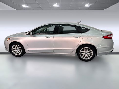 Used 2014 Ford Fusion SE image 2