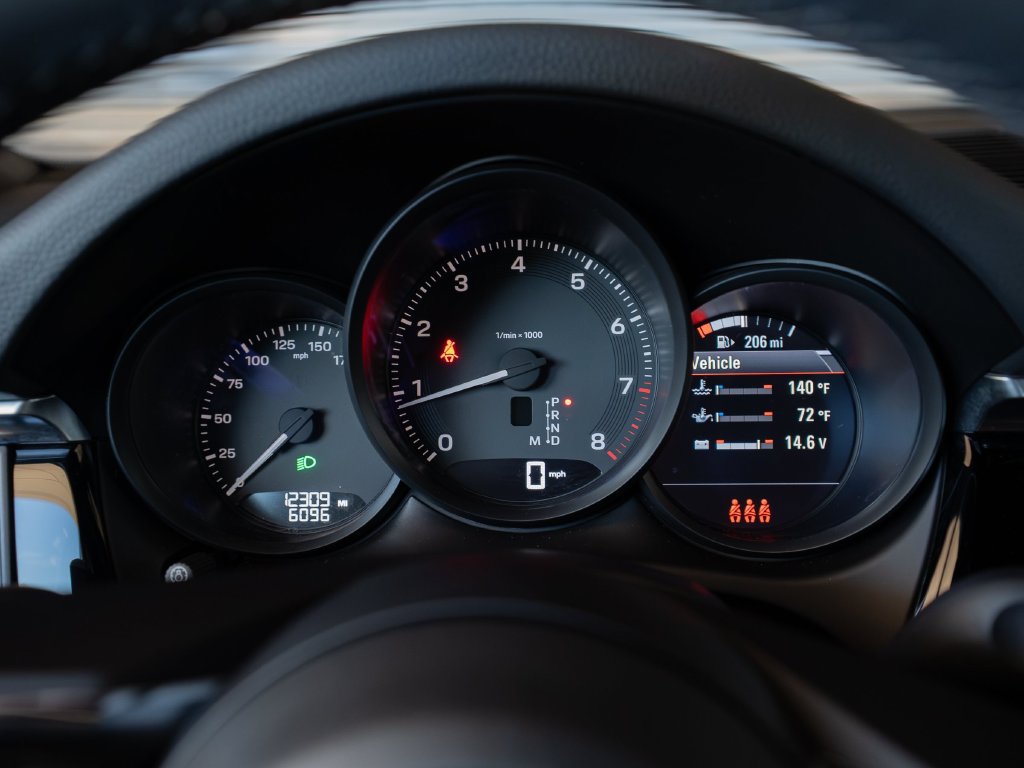 Certified 2023 Porsche Macan AWD/4WD image 15