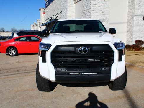 Used 2022 Toyota Tundra SR5 w/ SR5 Convenience Package image 5