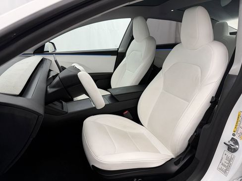 Used 2025 Tesla Model 3 Long Range AWD/4WD image 10