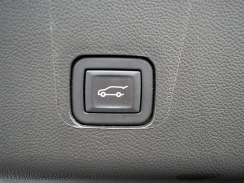 Used 2023 Chevrolet Traverse Premier w/ Redline Edition image 6