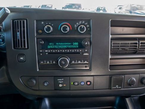 Used 2017 Chevrolet Express 3500 Extended image 29