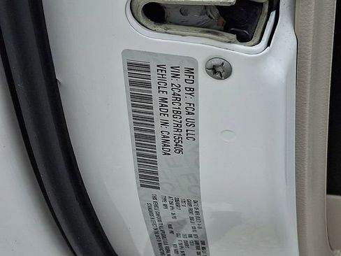 Certified 2024 Chrysler Pacifica Touring-L FWD image 29