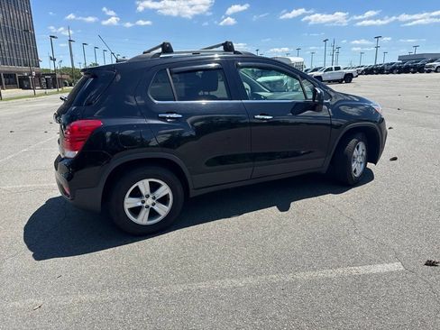 Used 2019 Chevrolet Trax LT w/ Driver Confidence Package FWD image 2