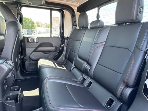 New 2025 Jeep Gladiator Rubicon w/ Convenience Group image 6