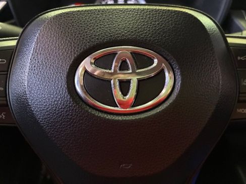 Used 2020 Toyota Corolla LE FWD image 17