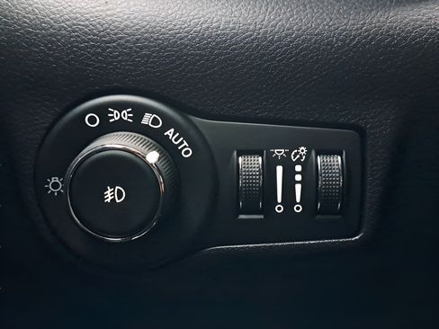 New 2026 Jeep Compass Limited w/ Sun, Sound & Navigation Group AWD/4WD image 25