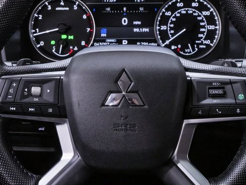 Used 2024 Mitsubishi Outlander SE image 21