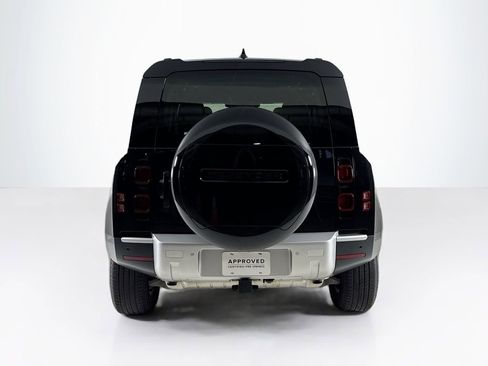 Used 2025 Land Rover Defender 110 S image 4