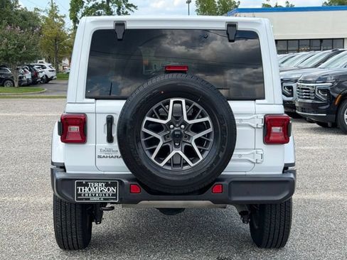 Used 2026 Jeep Wrangler Unlimited Sahara AWD/4WD image 3