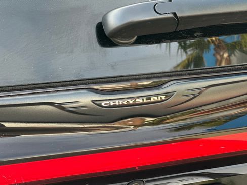 Used 2024 Chrysler Pacifica Limited w/ Uconnect Theater Family Group image 28