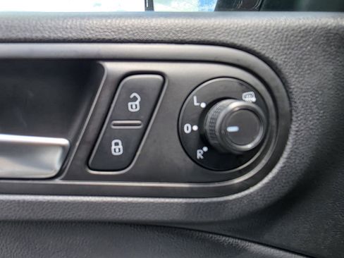 Used 2019 Volkswagen Beetle 2.0T S FWD image 11