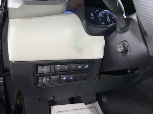 Used 2023 Toyota Tundra Capstone AWD/4WD image 38