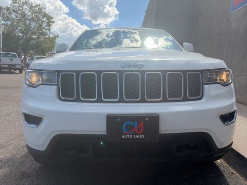 Used 2019 Jeep Grand Cherokee Laredo AWD/4WD image 10