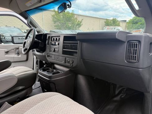 Used 2018 Chevrolet Express 2500 RWD image 19