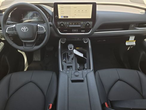 New 2026 Toyota Grand Highlander FWD image 19