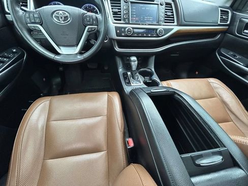 Used 2019 Toyota Highlander Limited AWD/4WD image 16