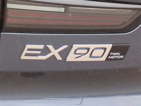 New 2025 Volvo EX90 Ultra w/ Protection Package Premier image 12