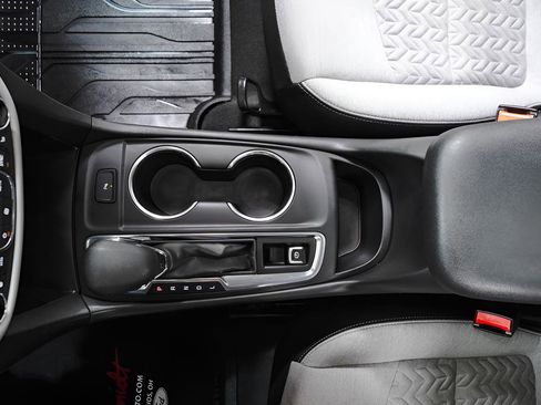 Used 2022 Chevrolet Equinox LT w/ LT True North Edition image 19