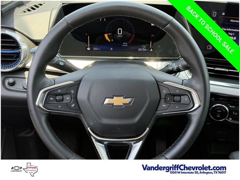 Used 2025 Chevrolet Trax LT w/ LT Convenience Package FWD image 12