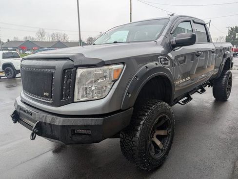 Used 2017 Nissan Titan S image 4