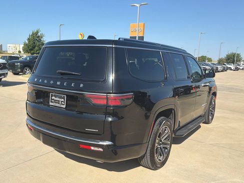 Used 2024 Jeep Wagoneer Series II w/ Flexible Seating Group AWD/4WD image 5