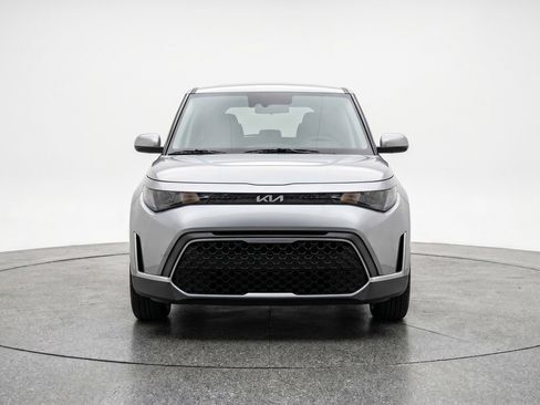Used 2025 Kia Soul LX w/ LX Technology Package FWD image 2