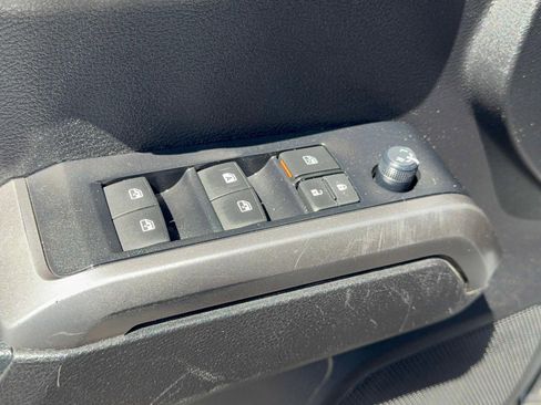 Certified 2021 Toyota Tacoma SR5 AWD/4WD image 19