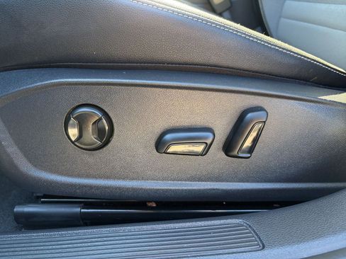 Used 2025 Volkswagen Jetta SE image 23