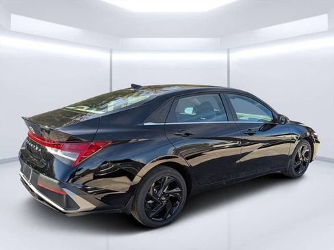 New 2026 Hyundai Elantra SEL Sport Premium FWD image 3