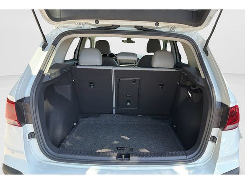 Certified 2024 Volkswagen Taos SE FWD image 9