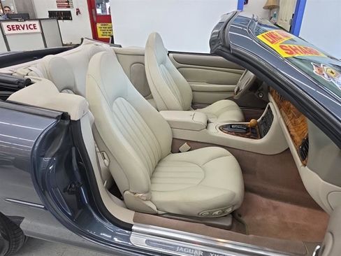 Used 2000 Jaguar XK8 Convertible image 8
