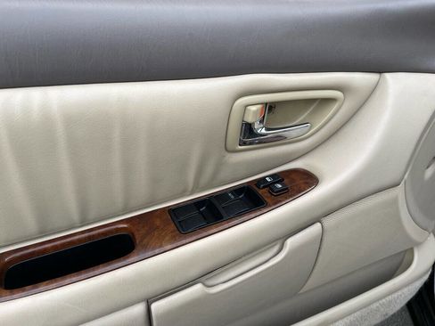 Used 2000 Toyota Avalon XLS image 11