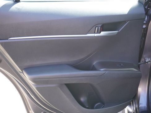 Used 2021 Toyota Camry SE FWD image 11