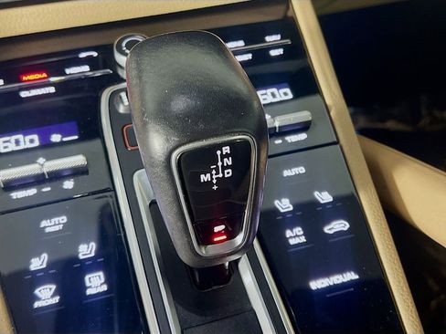 Used 2020 Porsche Cayenne AWD/4WD image 23
