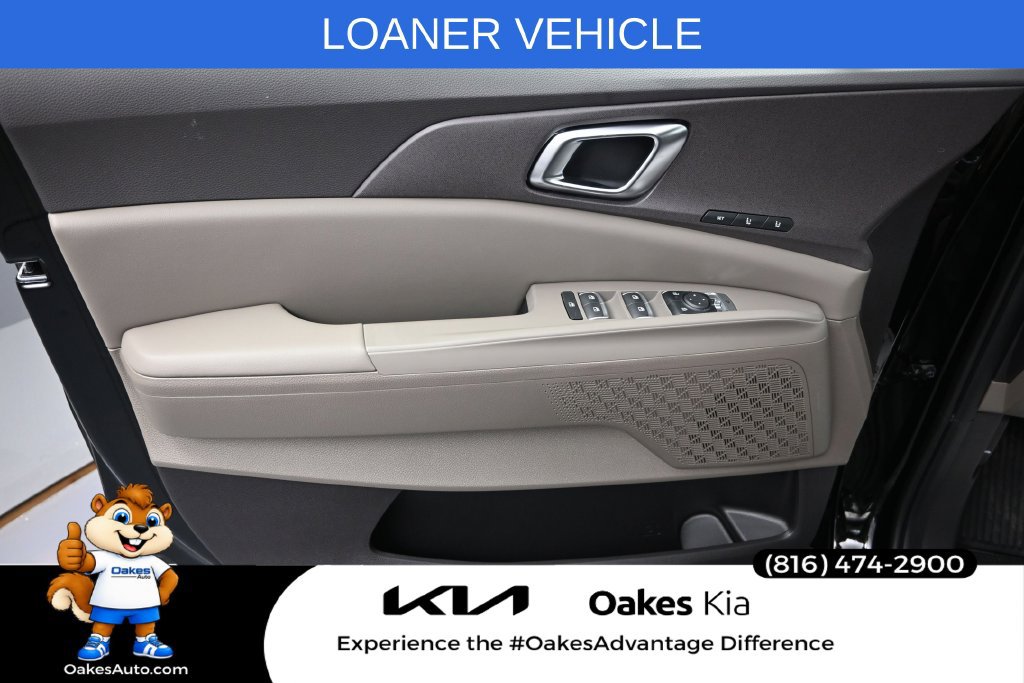 Used 2026 Kia Carnival EX FWD image 9