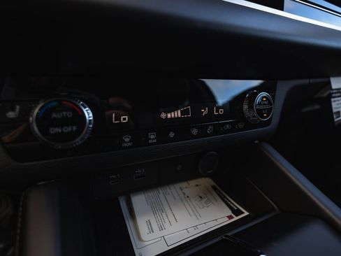 New 2025 Mitsubishi Outlander SE image 14