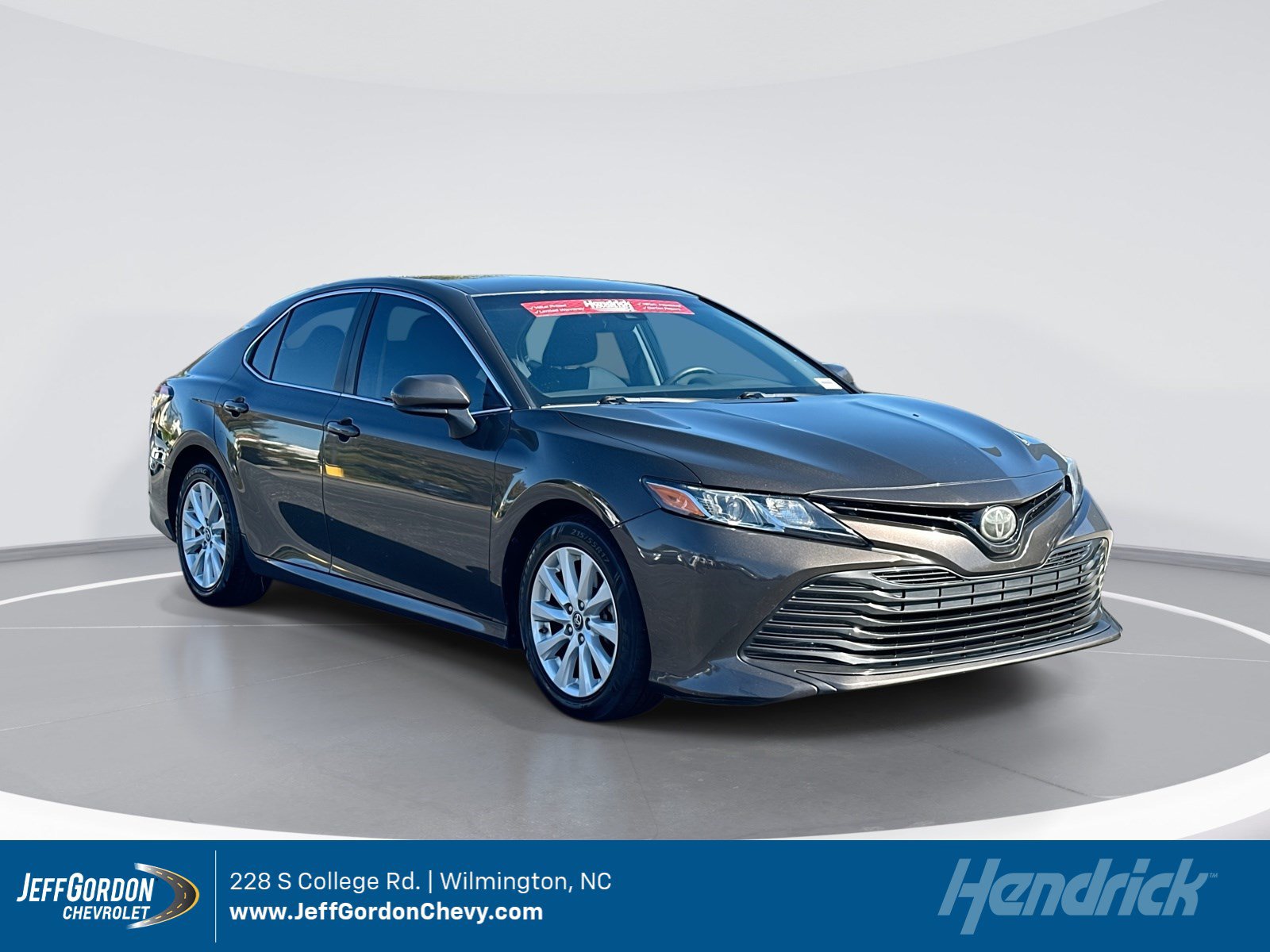 Used 2018 Toyota Camry LE FWD image 1