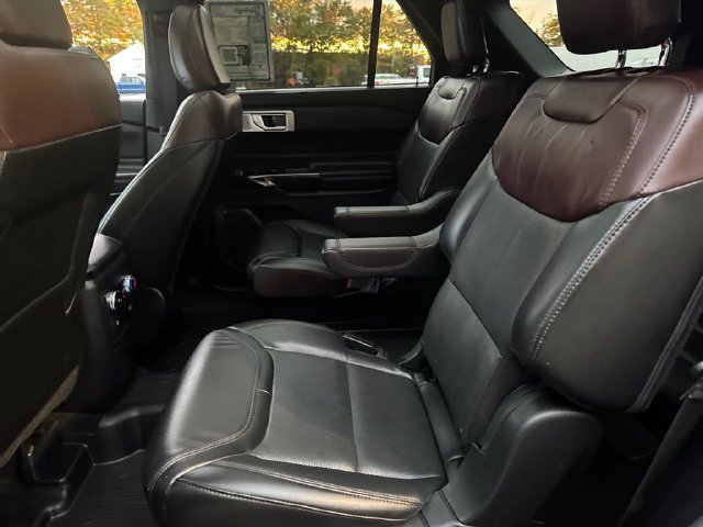 Used 2023 Ford Explorer Platinum w/ Technology Package AWD/4WD image 15