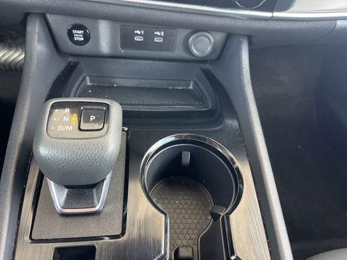 Used 2024 Nissan Rogue S FWD image 18
