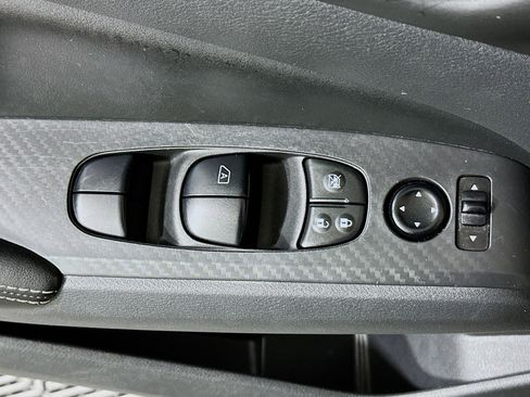 Used 2024 Nissan Altima 2.5 SV FWD image 14
