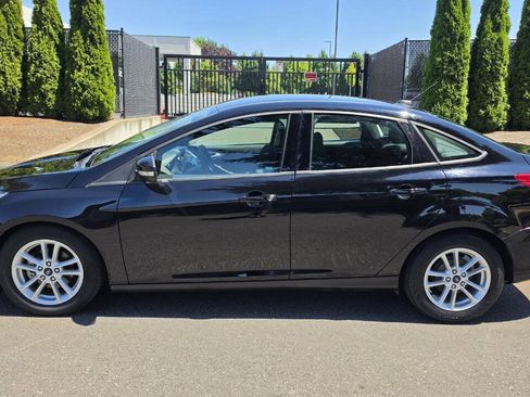 Used 2017 Ford Focus SE FWD image 8