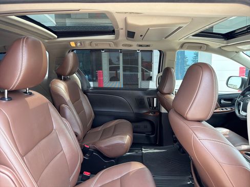 Used 2020 Toyota Sienna Limited Premium AWD/4WD image 29
