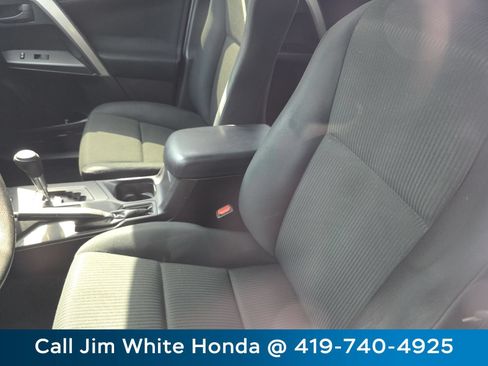 Used 2018 Toyota RAV4 LE FWD image 20
