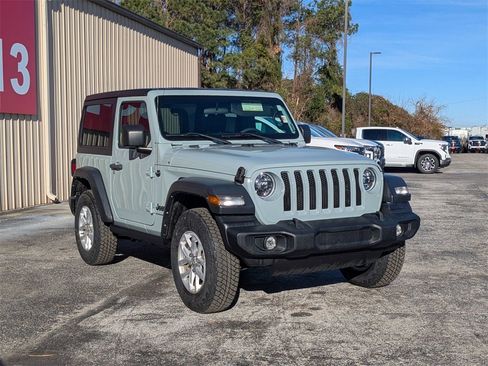 Used 2023 Jeep Wrangler Sport S image 7