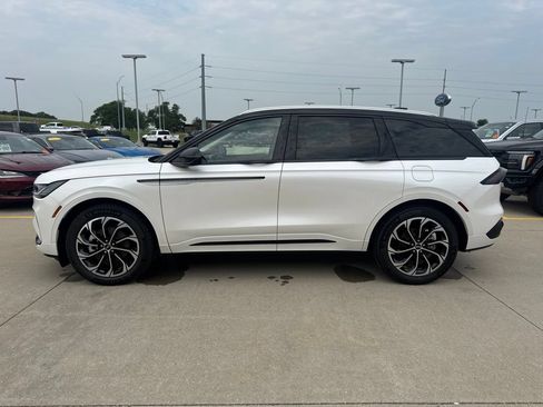 New 2026 Lincoln Nautilus Reserve AWD/4WD image 24