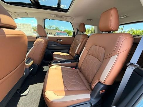New 2026 Nissan Pathfinder Platinum AWD/4WD image 14