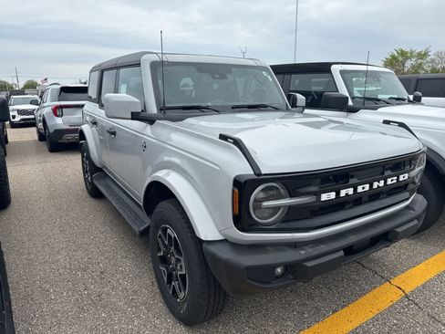 New 2026 Ford Bronco Outer Banks AWD/4WD image 9